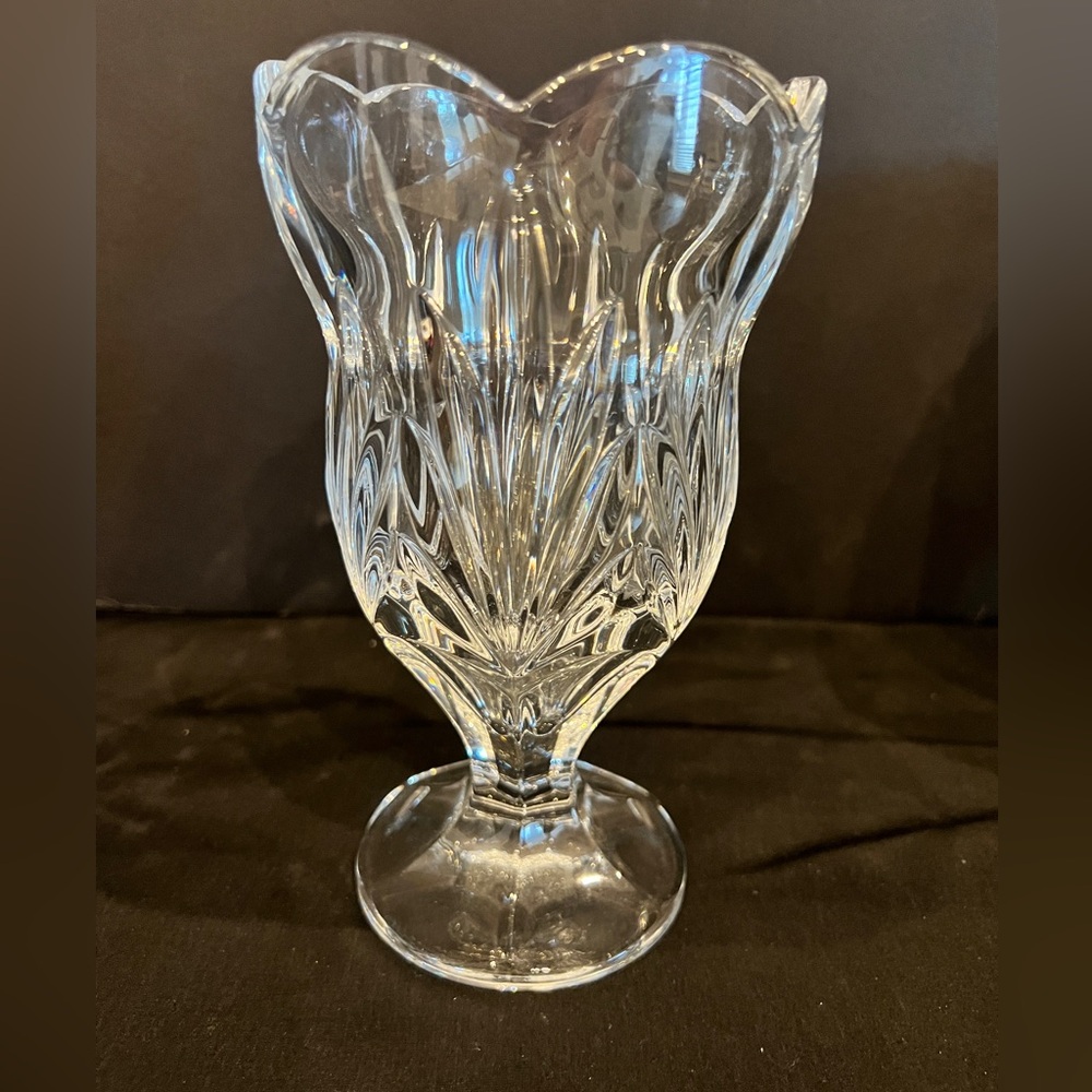 Beautiful vintage bud vase